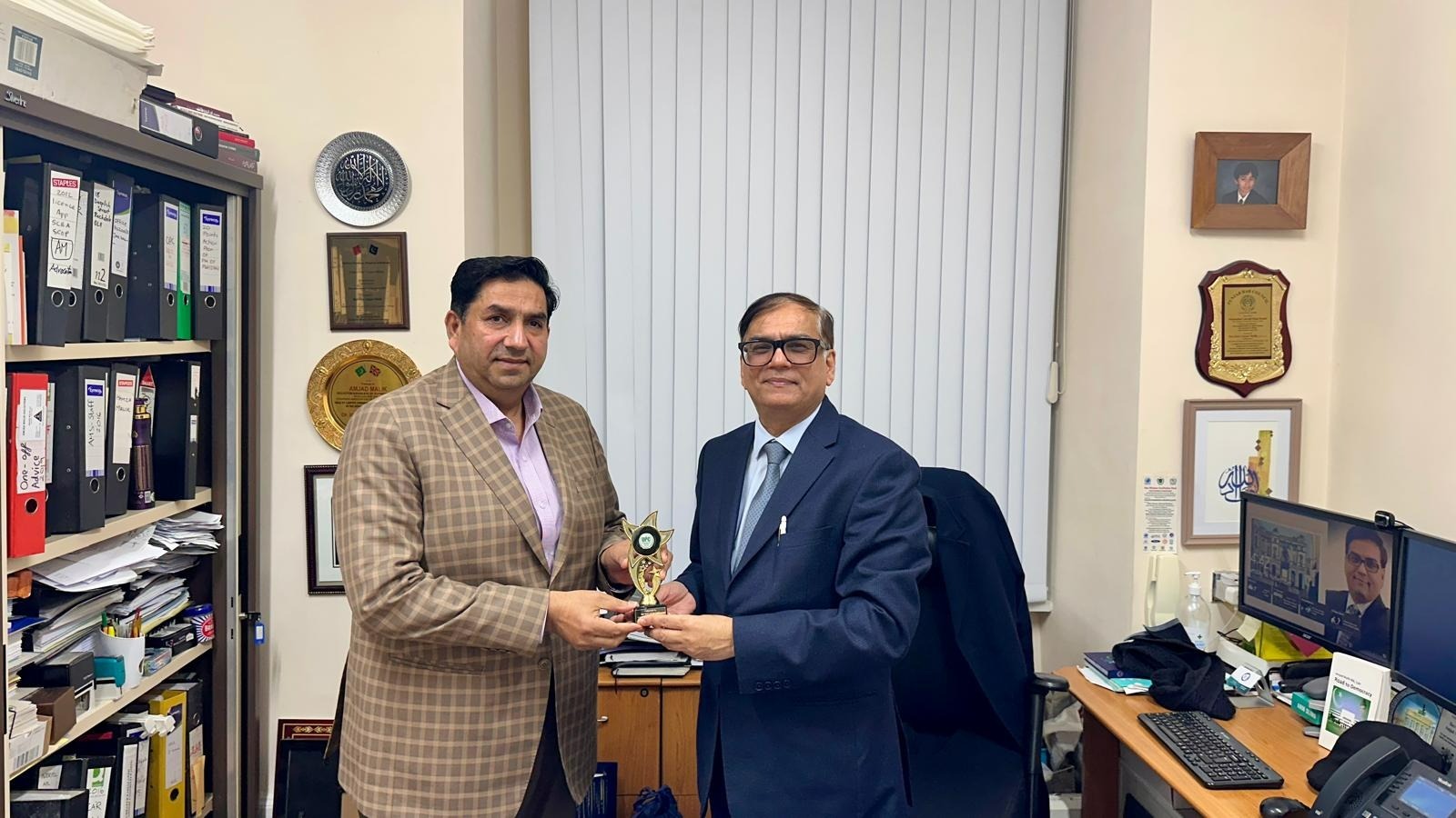 Consul General of Pakistan, Manchester Mr. Imtiaz Feroz Gondal visited Vice Chairperson of Overseas Commission of Pakistan, Barrister Amjad Malik